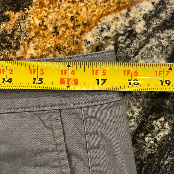 Old Navy Women's Grey High Rise Everyday Short - SIZE 10 - Picture 7 of 8